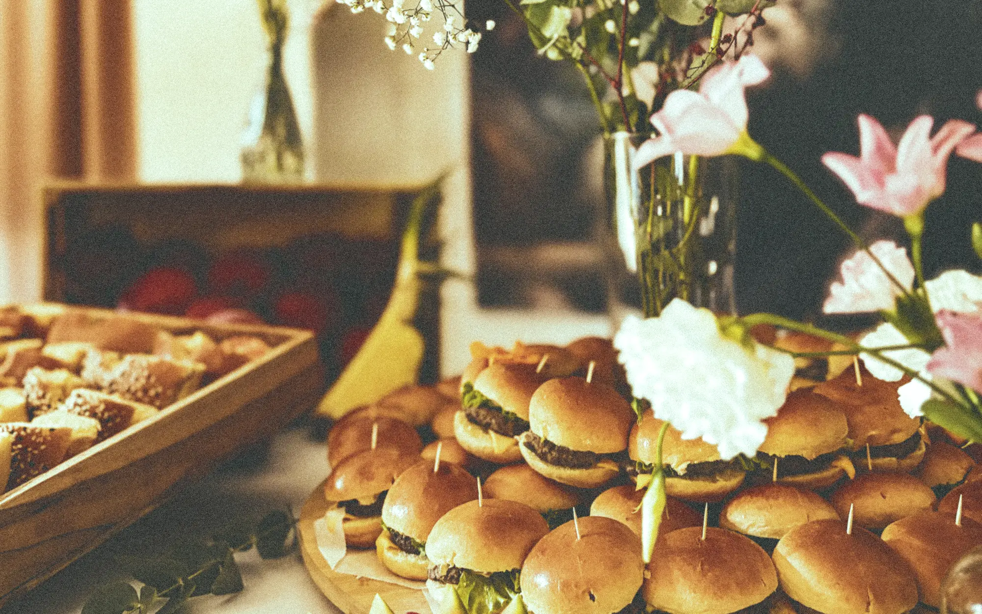 Gusti, traiteur à Tournon, valence grazzing table, événementiel, pro mariage, entreprises