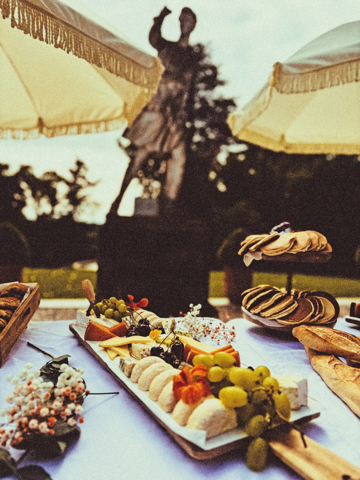 Gusti, traiteur à Tournon, valence grazzing table, événementiel, pro mariage, entreprises