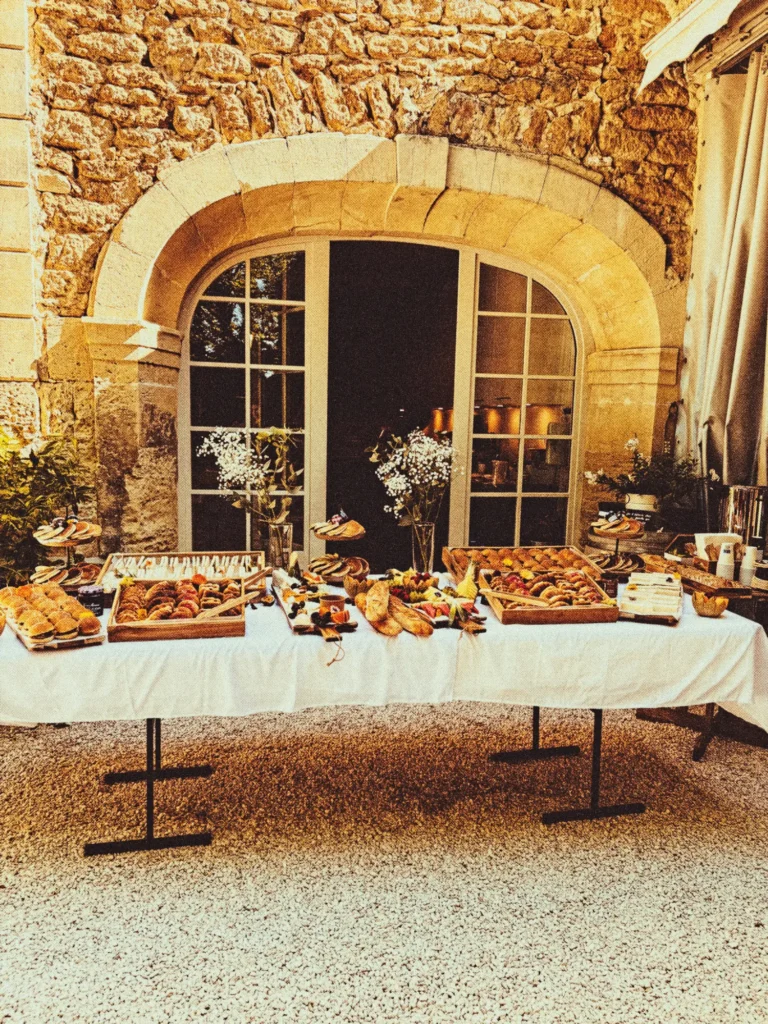 Gusti, traiteur à Tournon, valence grazzing table, événementiel, pro mariage, entreprises