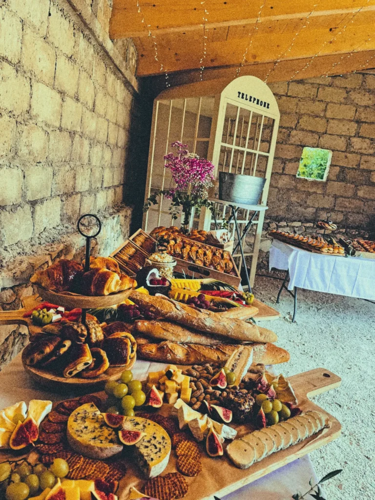 Gusti, traiteur à Tournon, valence grazzing table, événementiel, pro mariage, entreprises