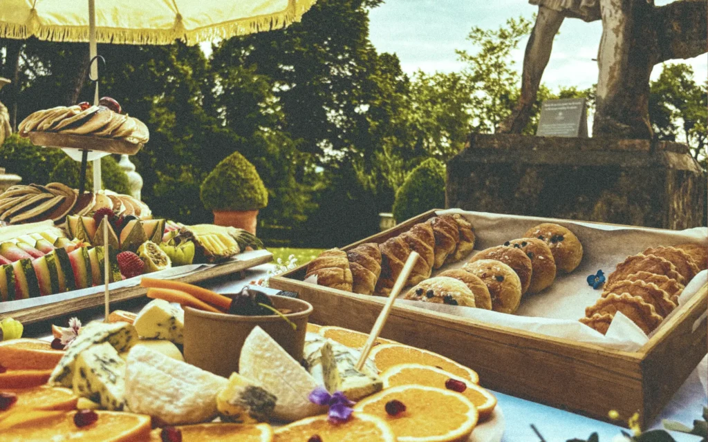 Gusti, traiteur à Tournon, grazzing table, événementiel, pro mariage, entreprises