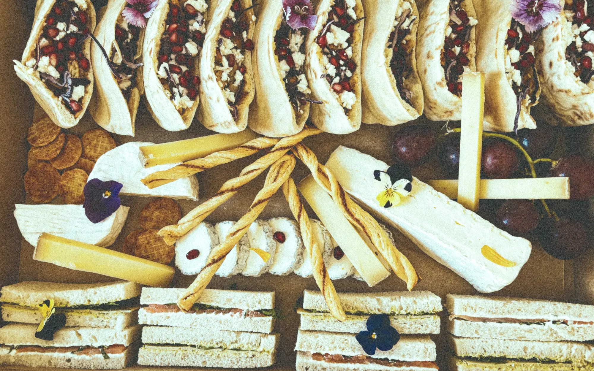 Gusti, traiteur à Tournon, valence grazzing table, événementiel, pro mariage, entreprises