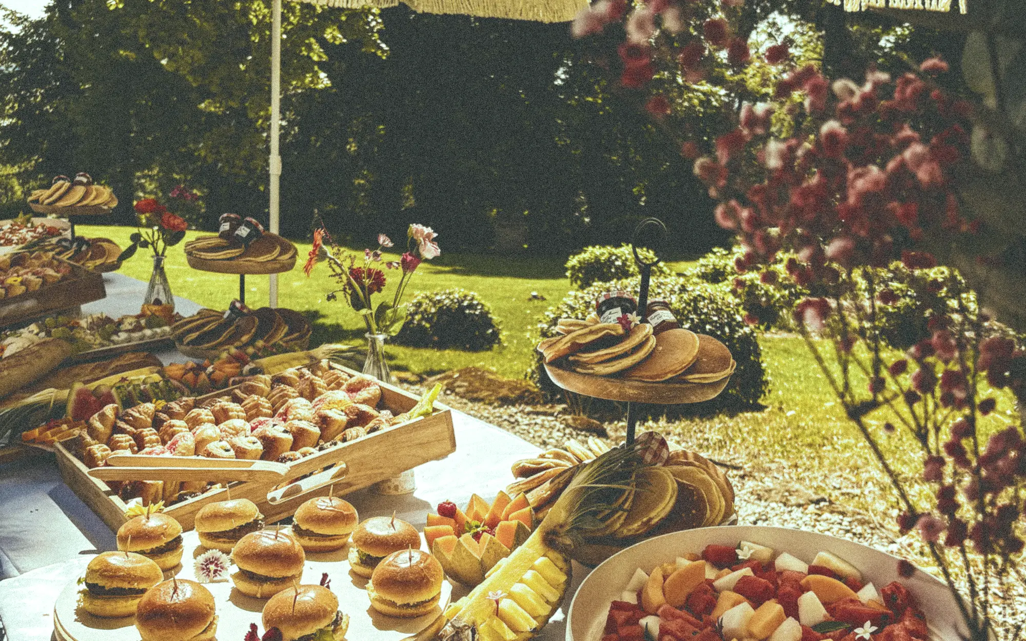 Gusti, traiteur à Tournon, valence grazzing table, événementiel, pro mariage, entreprises