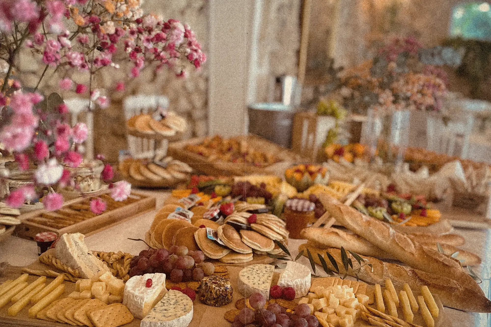 Gusti, traiteur à Tournon, valence grazzing table, événementiel, pro mariage, entreprises