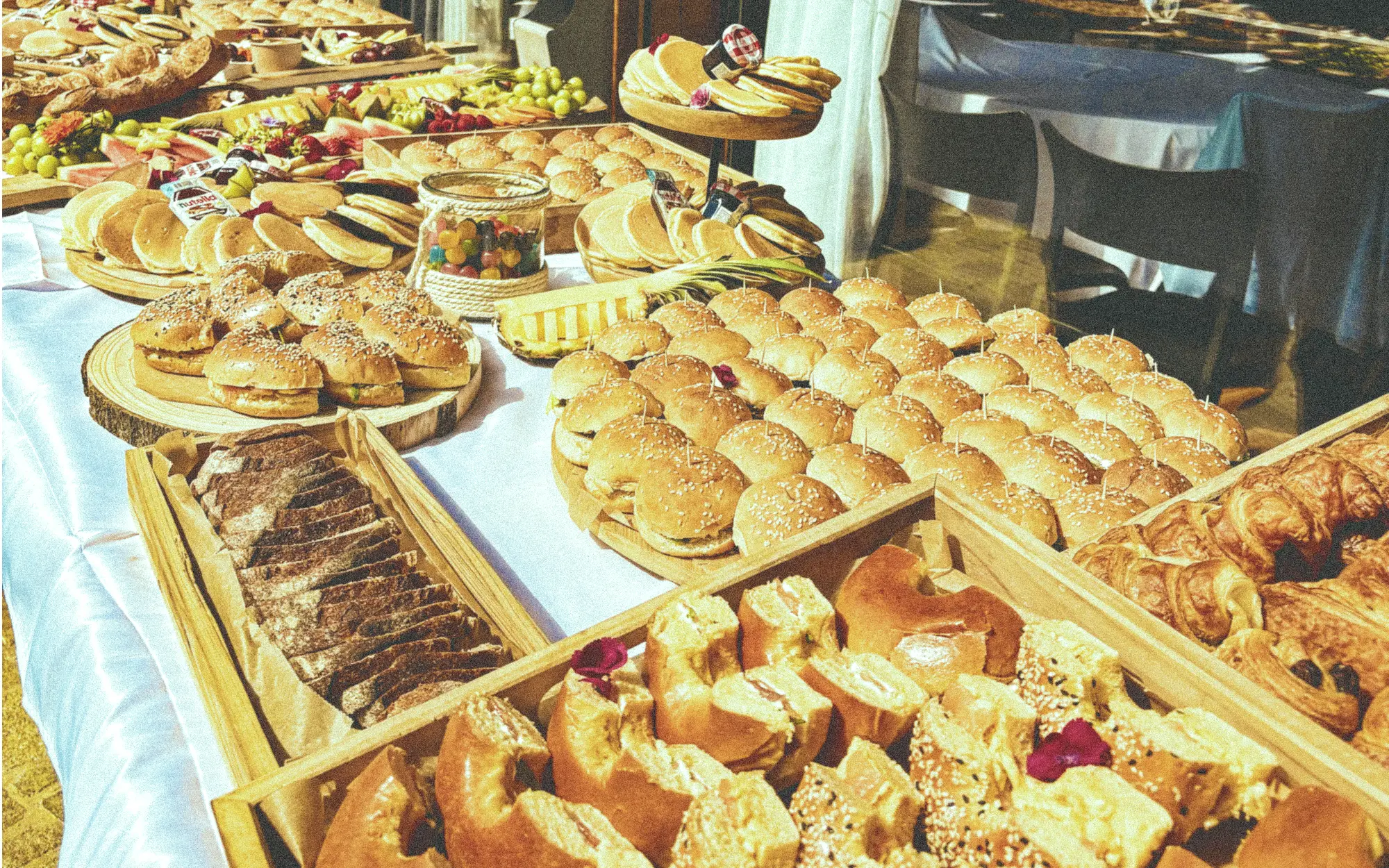 Gusti, traiteur à Tournon, valence grazzing table, événementiel, pro mariage, entreprises